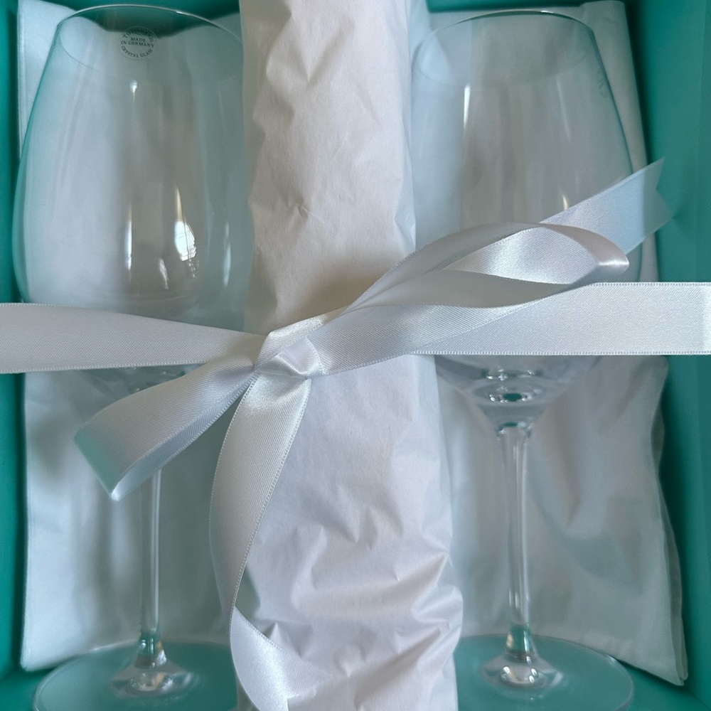 Tiffany & Co Elegant Wine Glass Set with White Ribbon. New!
